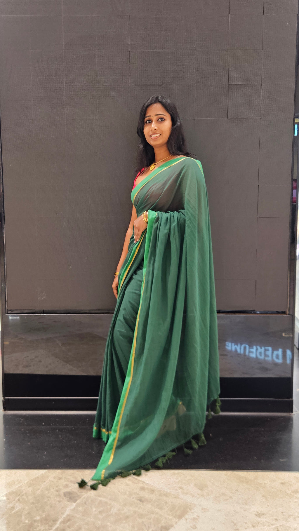 Harini Saree