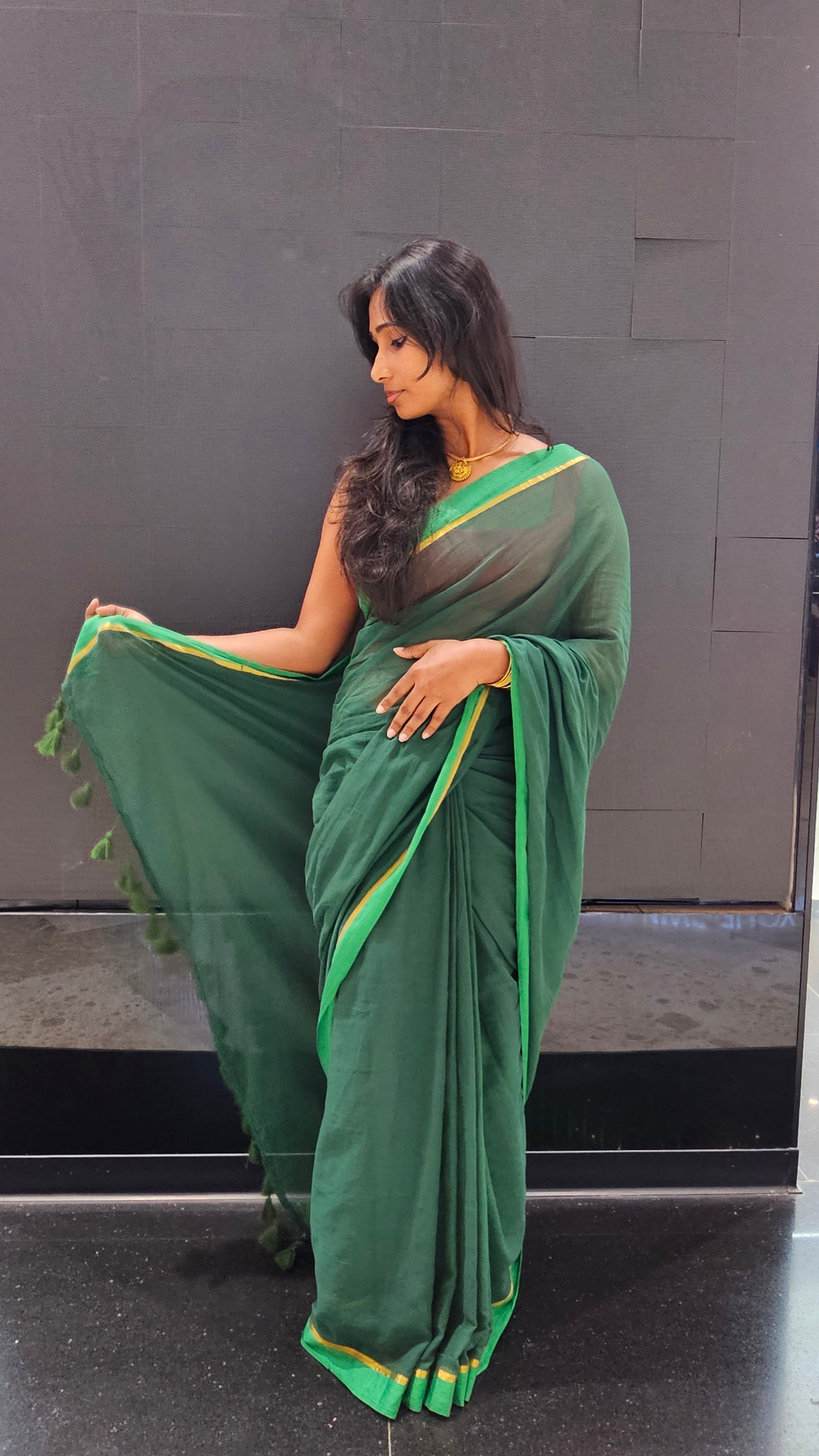 Harini Saree